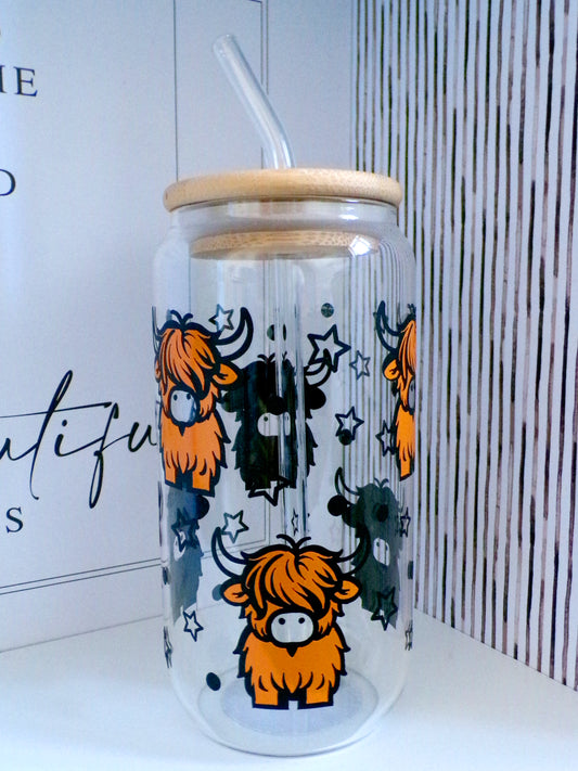 Highland Cow and Stars 20oz Glass Can with Bamboo lid and Straw